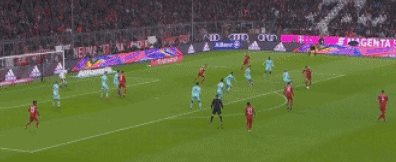 前锋关键时刻破门，球队士气高涨